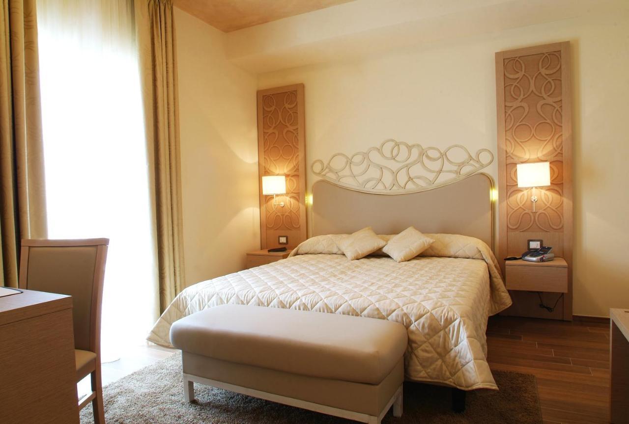 Hotel Duchessa Della Sila Сан-Джованни-ин-Фьоре Экстерьер фото